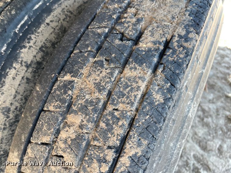 image for item IJ9614 2005 Neville  grain trailer