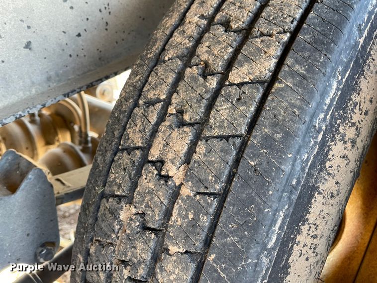 image for item IJ9614 2005 Neville  grain trailer