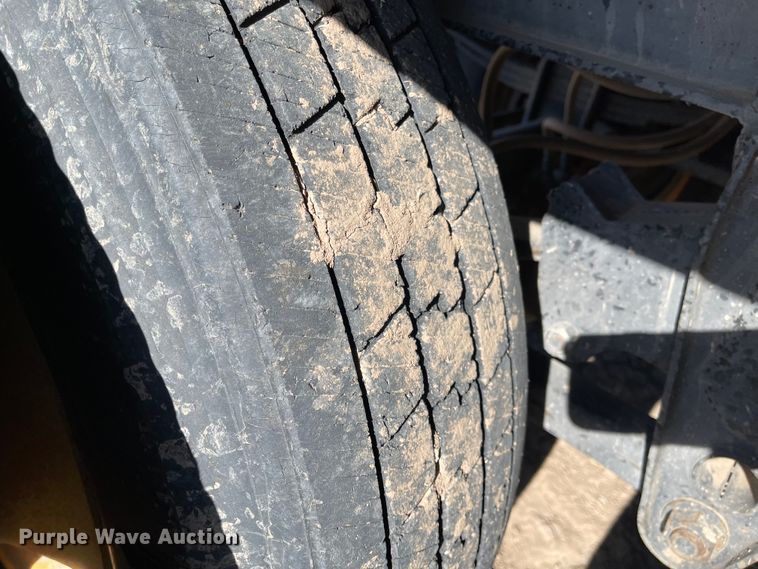 image for item IJ9614 2005 Neville  grain trailer