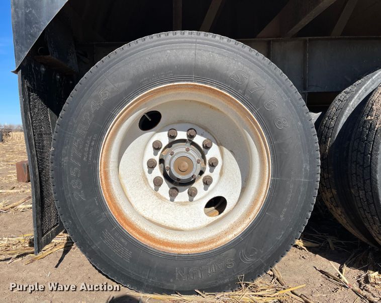 image for item IJ9614 2005 Neville  grain trailer