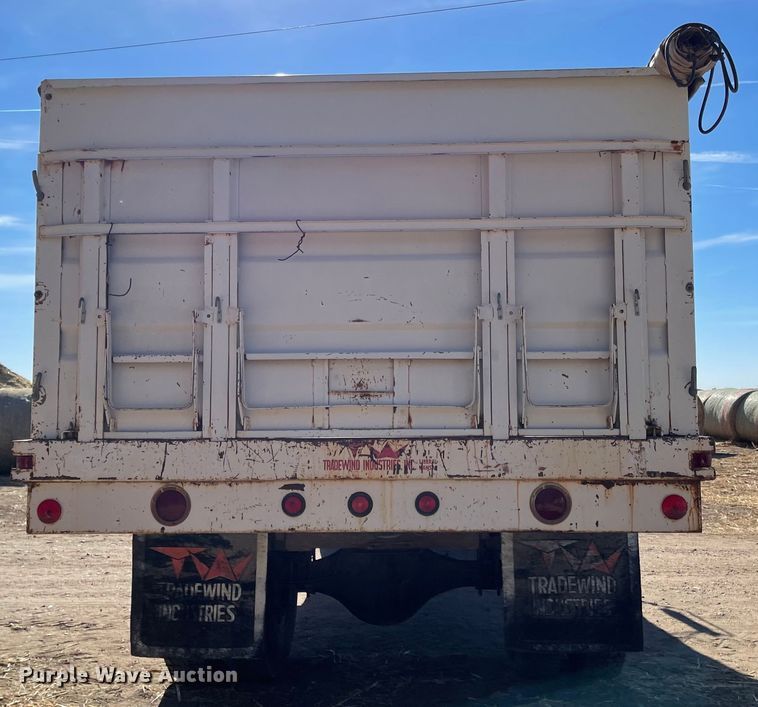 image for item IJ9618 1974 GMC 6500  grain truck