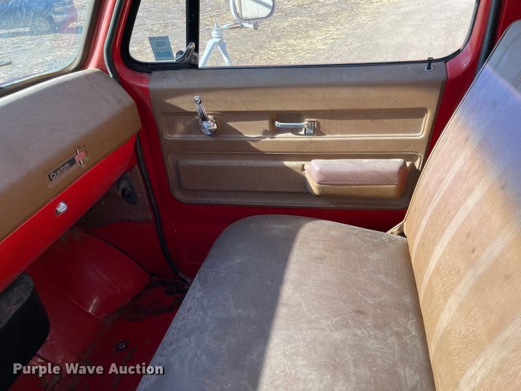 image for item IJ9618 1974 GMC 6500  grain truck