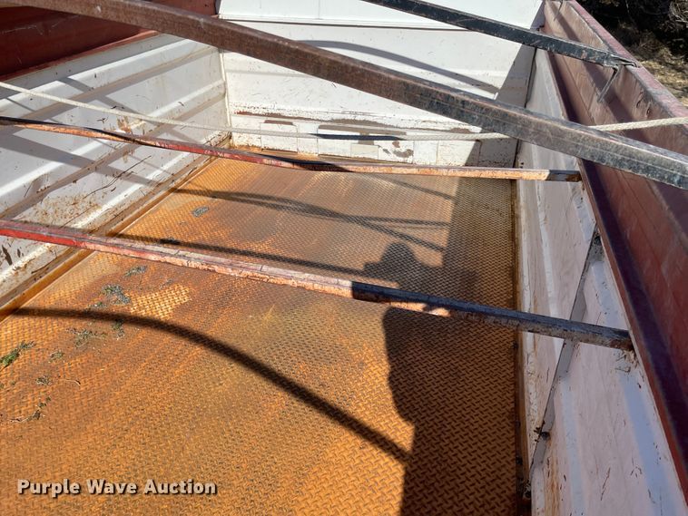 image for item IJ9618 1974 GMC 6500  grain truck