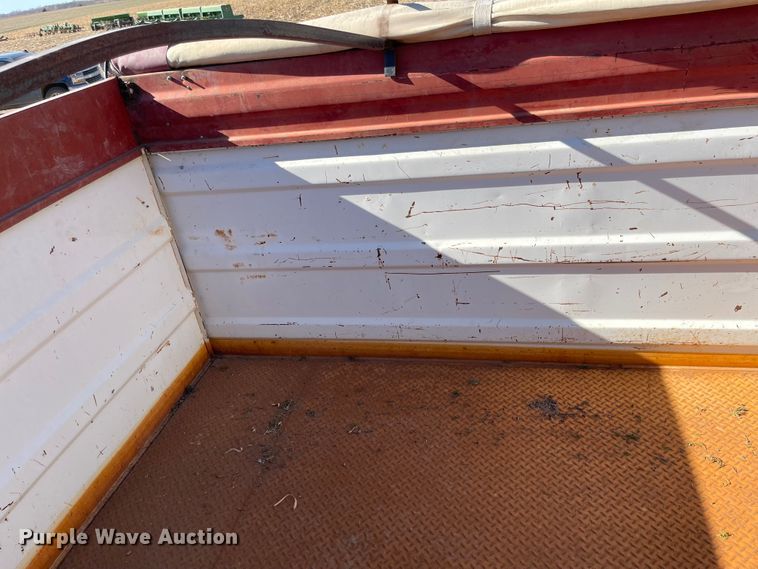 image for item IJ9618 1974 GMC 6500  grain truck