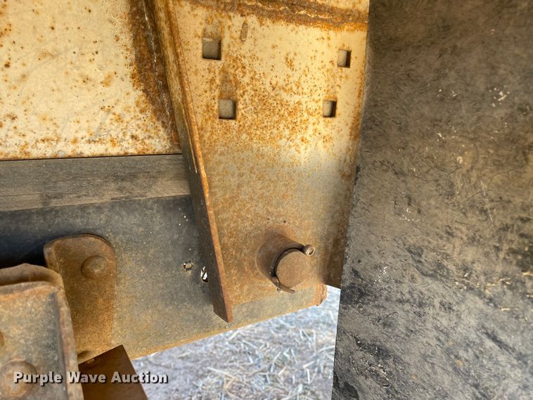 image for item IJ9618 1974 GMC 6500  grain truck