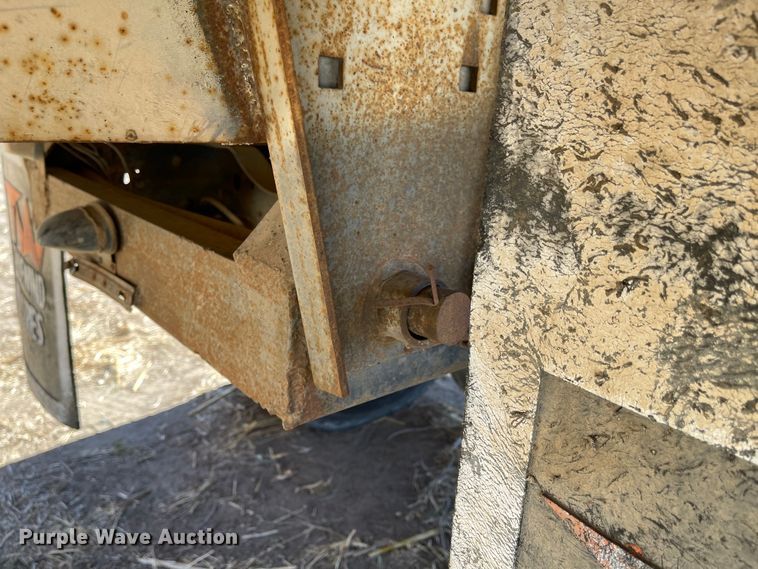 image for item IJ9618 1974 GMC 6500  grain truck