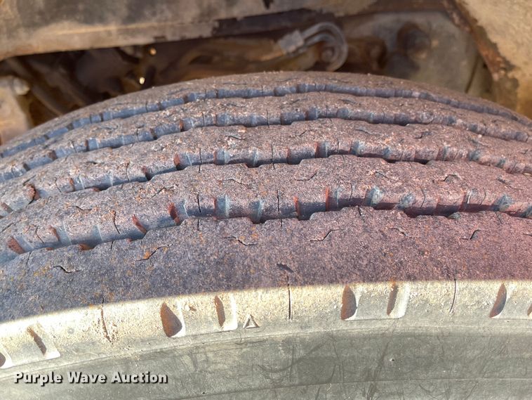 image for item IJ9618 1974 GMC 6500  grain truck