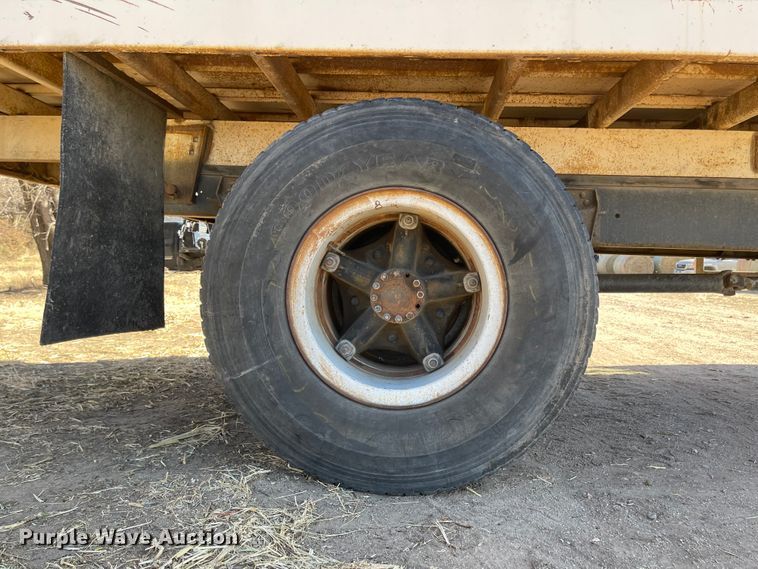 image for item IJ9618 1974 GMC 6500  grain truck