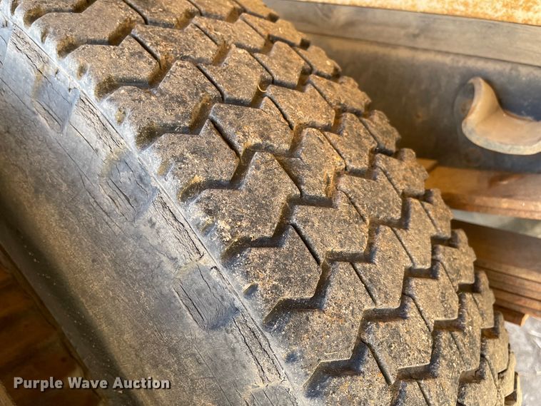 image for item IJ9618 1974 GMC 6500  grain truck