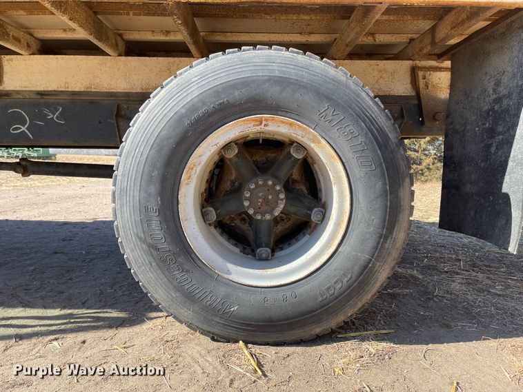 image for item IJ9618 1974 GMC 6500  grain truck