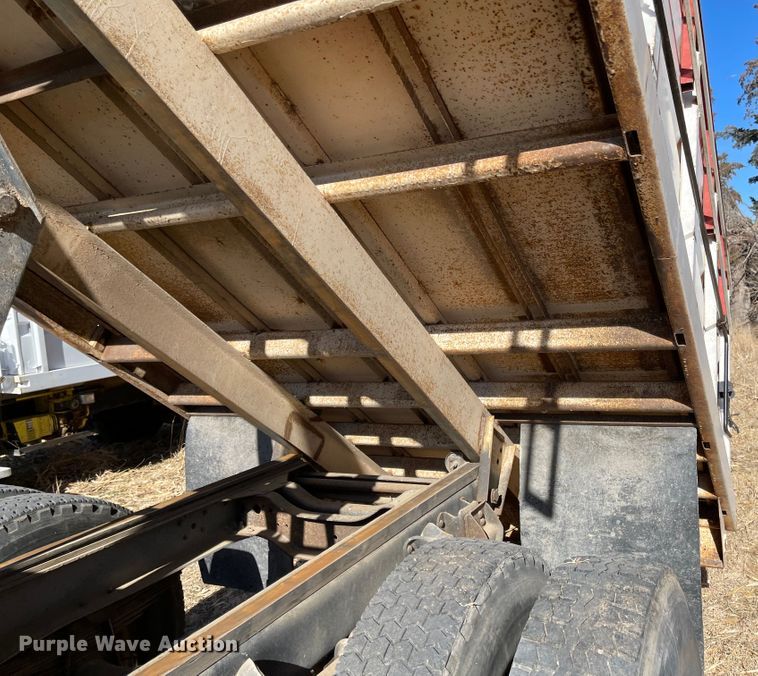 image for item IJ9618 1974 GMC 6500  grain truck