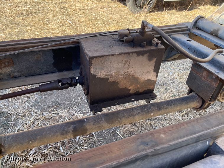 image for item IJ9618 1974 GMC 6500  grain truck