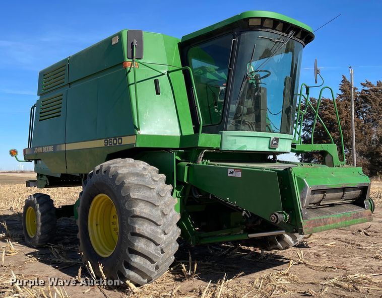 image for item IJ9619 1991 John Deere 9600  combine