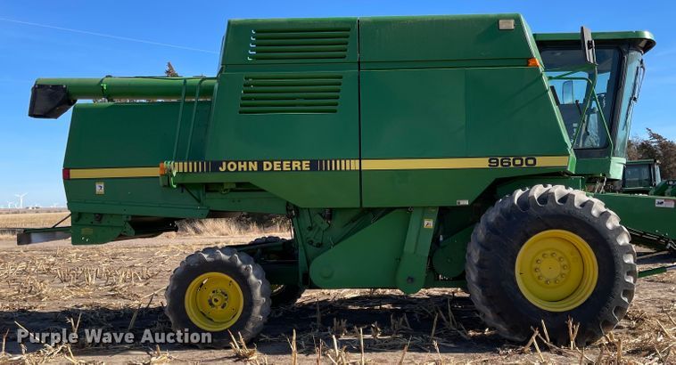 image for item IJ9619 1991 John Deere 9600  combine