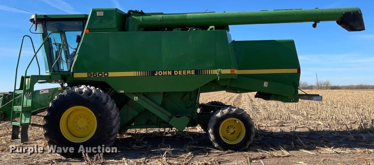 image for item IJ9619 1991 John Deere 9600  combine