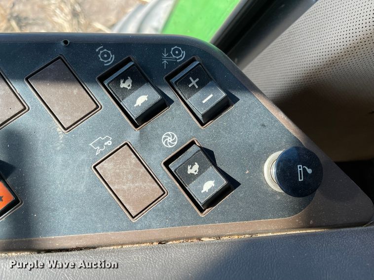 image for item IJ9619 1991 John Deere 9600  combine