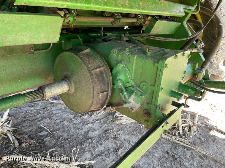 image for item IJ9619 1991 John Deere 9600  combine