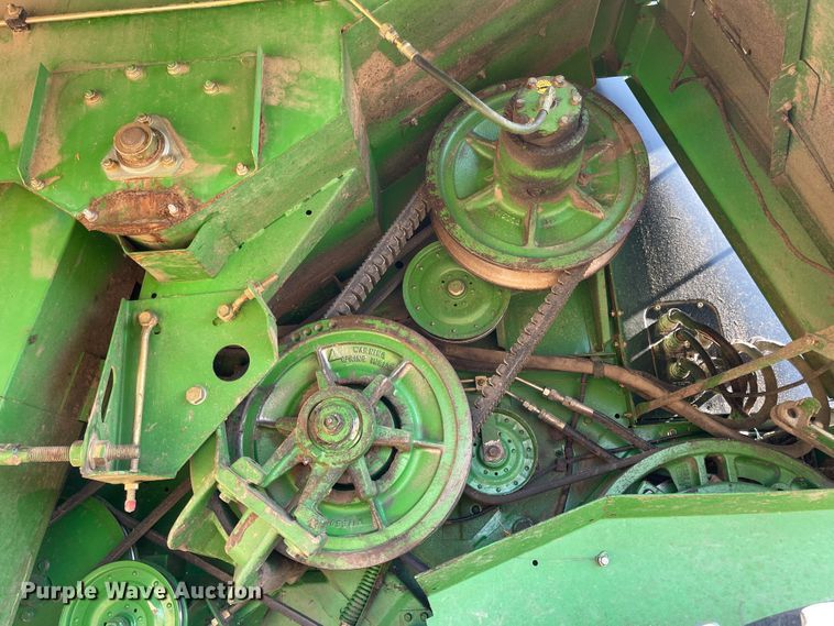 image for item IJ9619 1991 John Deere 9600  combine