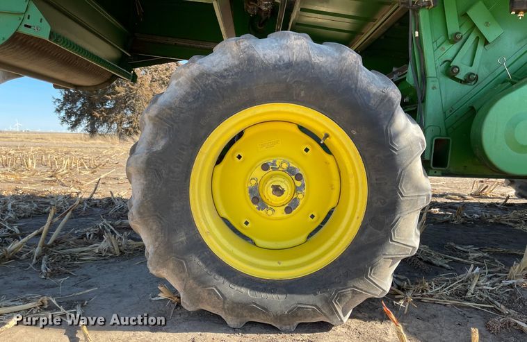 image for item IJ9619 1991 John Deere 9600  combine