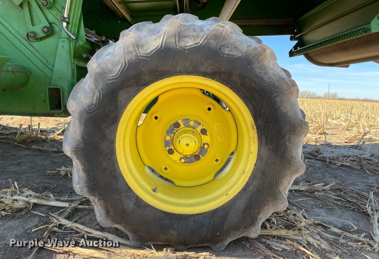 image for item IJ9619 1991 John Deere 9600  combine