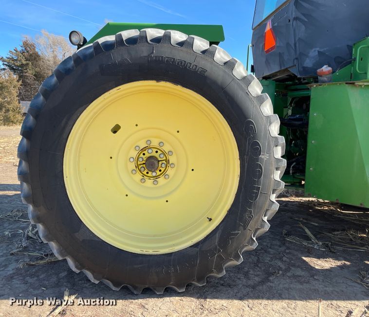 image for item IJ9620 1996 John Deere 8770  4WD tractor