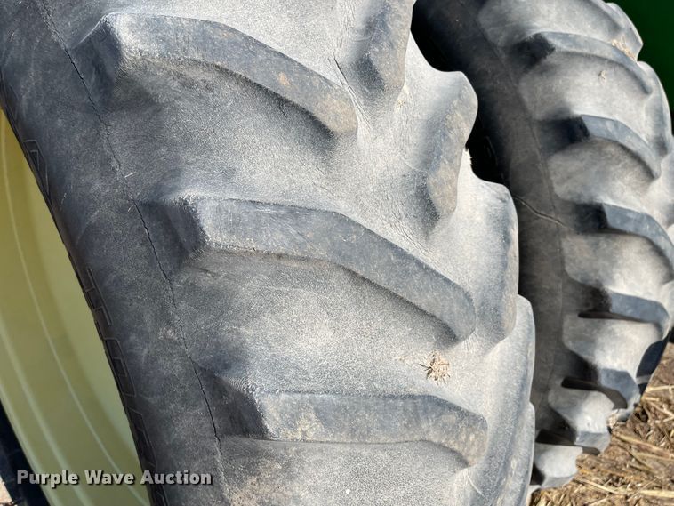 image for item IJ9620 1996 John Deere 8770  4WD tractor