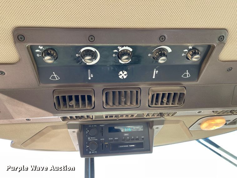 image for item IJ9621 1994 John Deere 4960  MFWD tractor