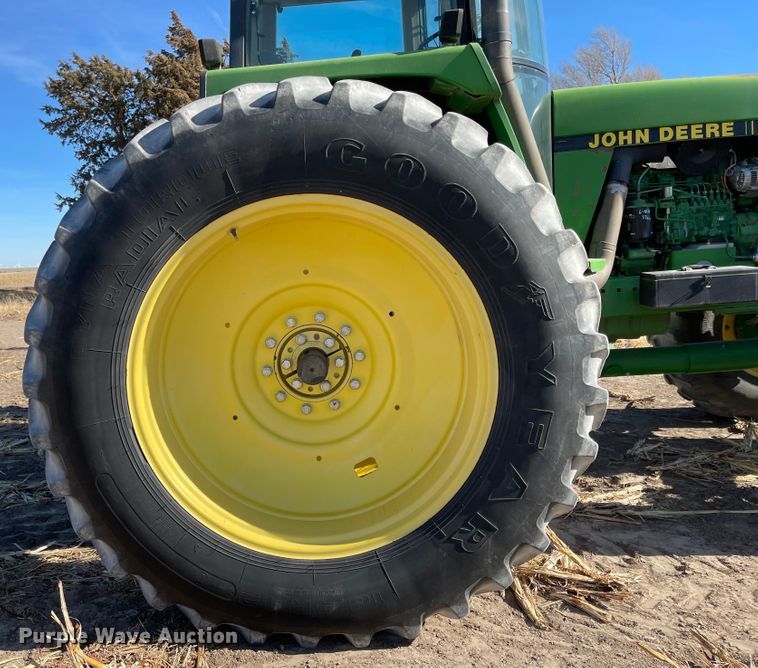 image for item IJ9621 1994 John Deere 4960  MFWD tractor