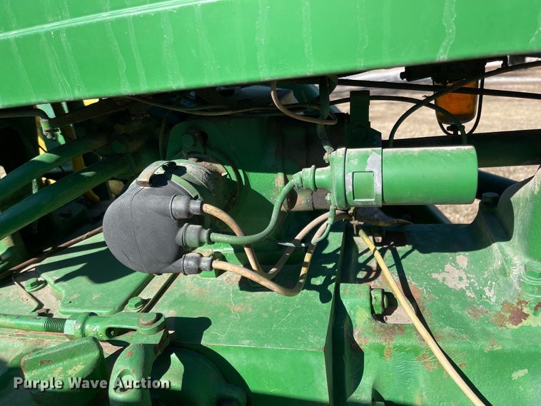 image for item IJ9659 1956 John Deere 60  tractor