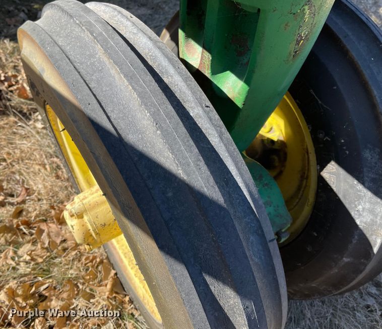 image for item IJ9659 1956 John Deere 60  tractor