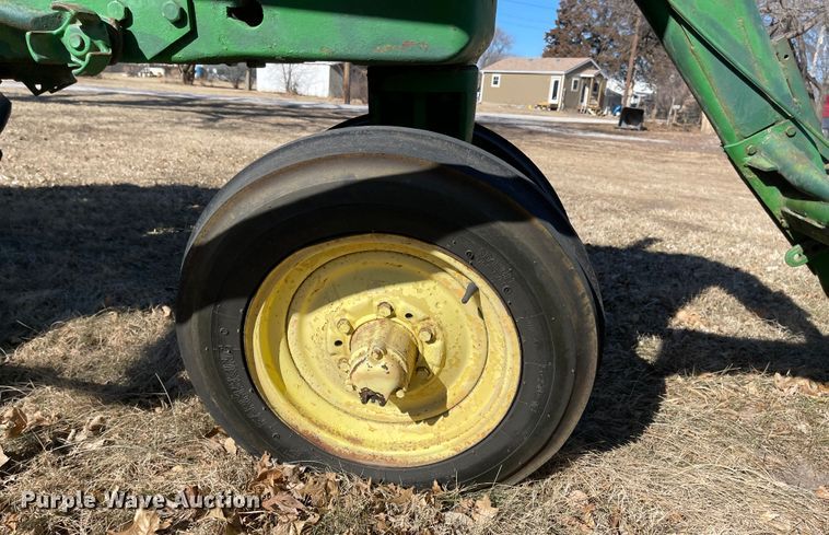 image for item IJ9659 1956 John Deere 60  tractor