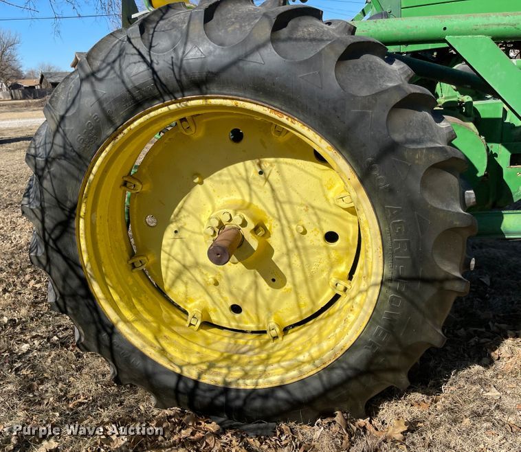 image for item IJ9659 1956 John Deere 60  tractor