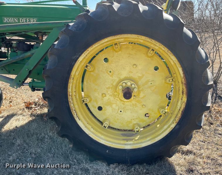 image for item IJ9659 1956 John Deere 60  tractor