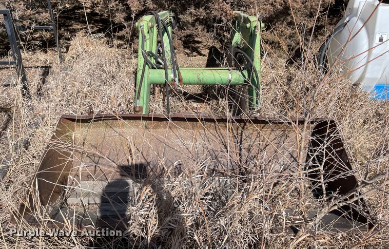 image for item IJ9692 John Deere loader