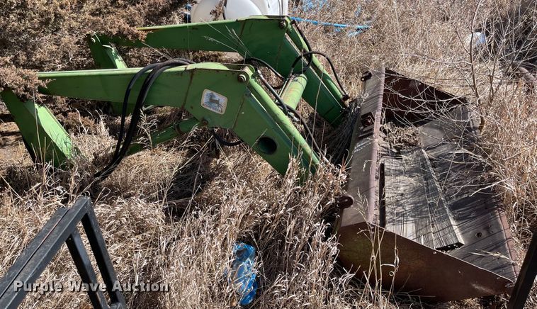 image for item IJ9692 John Deere loader