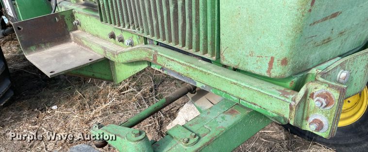 image for item IJ9692 John Deere loader