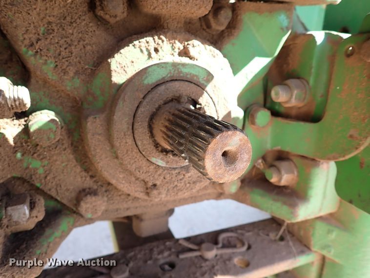 image for item IS9417 1988 John Deere 4450  MFWD tractor