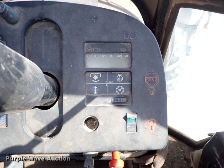 image for item IS9417 1988 John Deere 4450  MFWD tractor