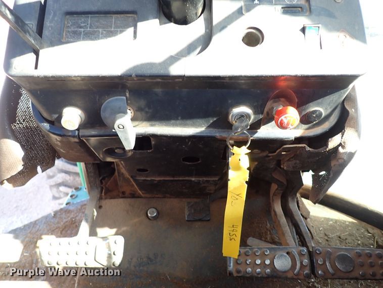 image for item IS9417 1988 John Deere 4450  MFWD tractor