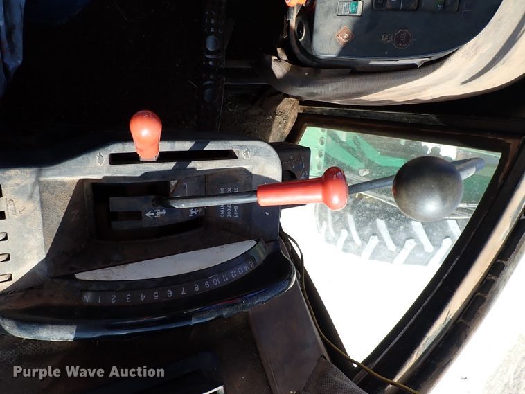 image for item IS9417 1988 John Deere 4450  MFWD tractor