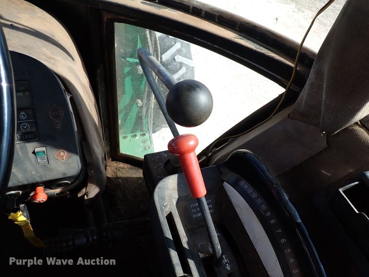 image for item IS9417 1988 John Deere 4450  MFWD tractor