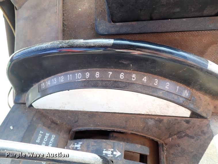 image for item IS9417 1988 John Deere 4450  MFWD tractor