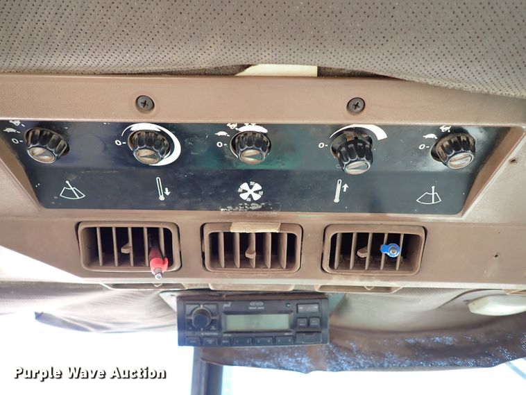 image for item IS9417 1988 John Deere 4450  MFWD tractor