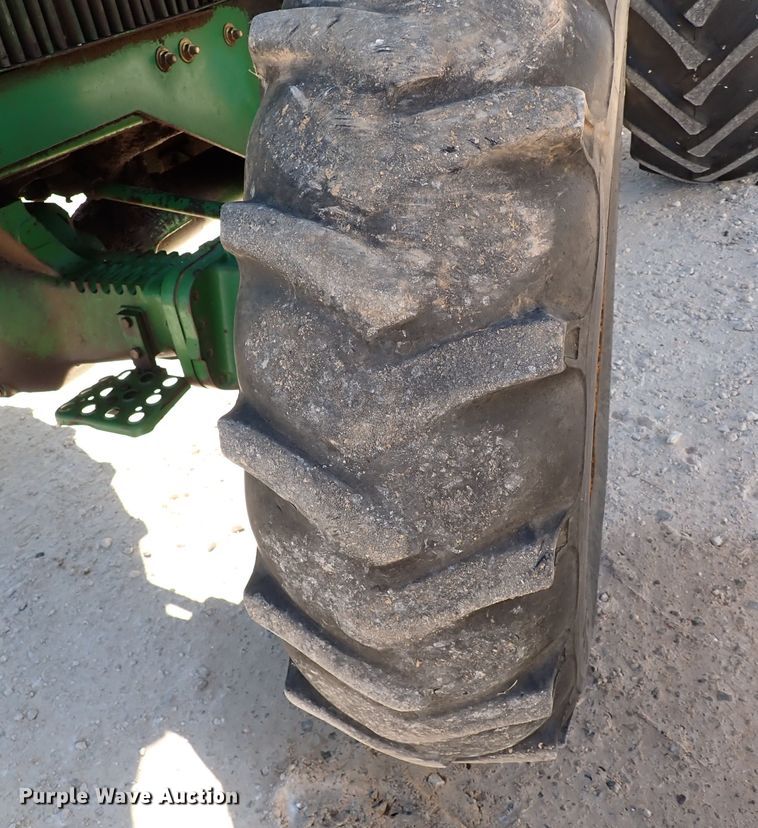 image for item IS9417 1988 John Deere 4450  MFWD tractor