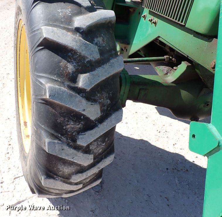 image for item IS9417 1988 John Deere 4450  MFWD tractor