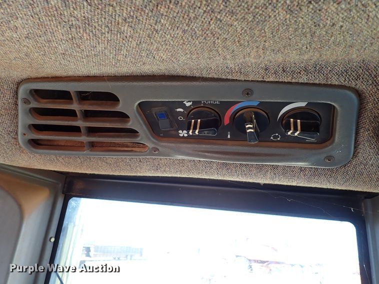 image for item IS9425 1994 Ford 9280  4WD tractor