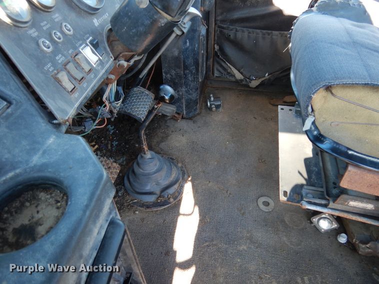 image for item JK9809 1976 Steiger Cougar III ST251  4WD tractor