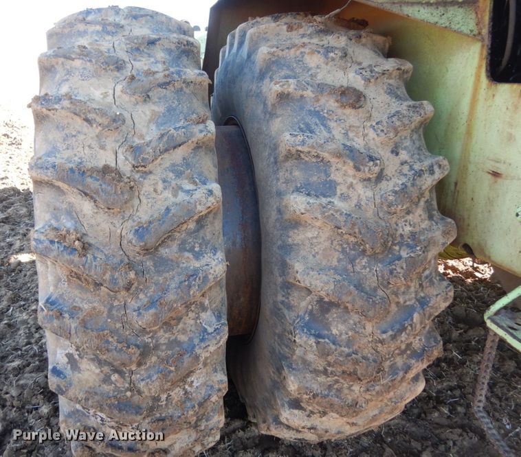 image for item JK9809 1976 Steiger Cougar III ST251  4WD tractor