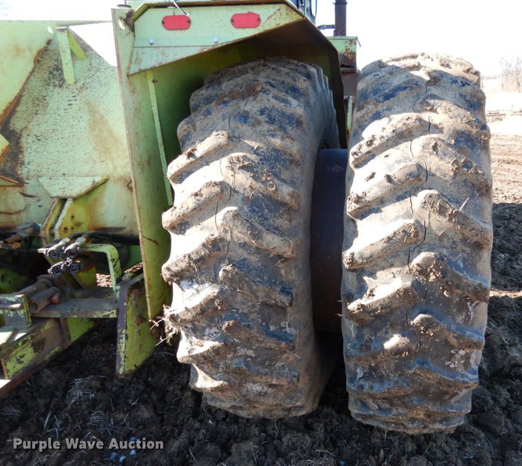 image for item JK9809 1976 Steiger Cougar III ST251  4WD tractor