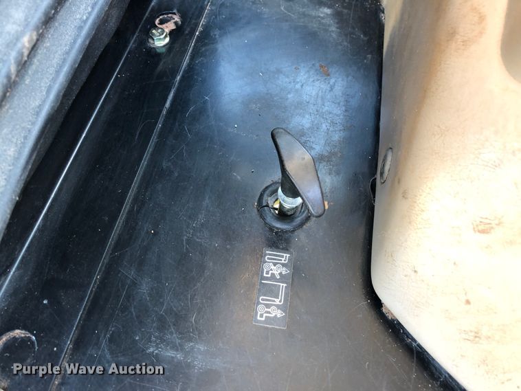 image for item JS9716 2013 John Deere 5065E  tractor